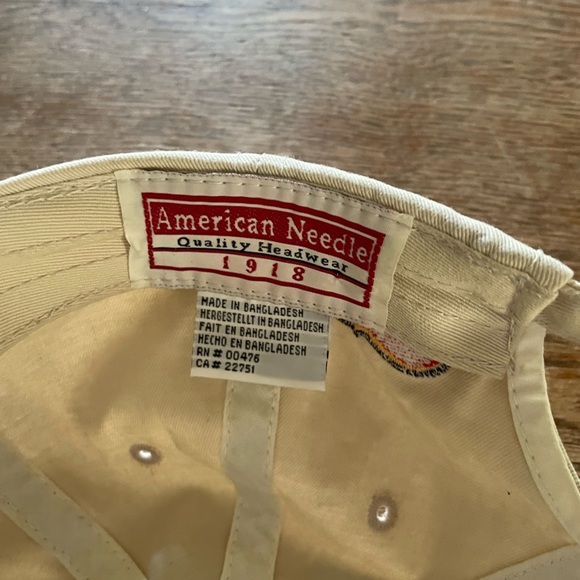 Calgary Flames Adult Hat in excellent condition OSFA - Picture 4 of 4